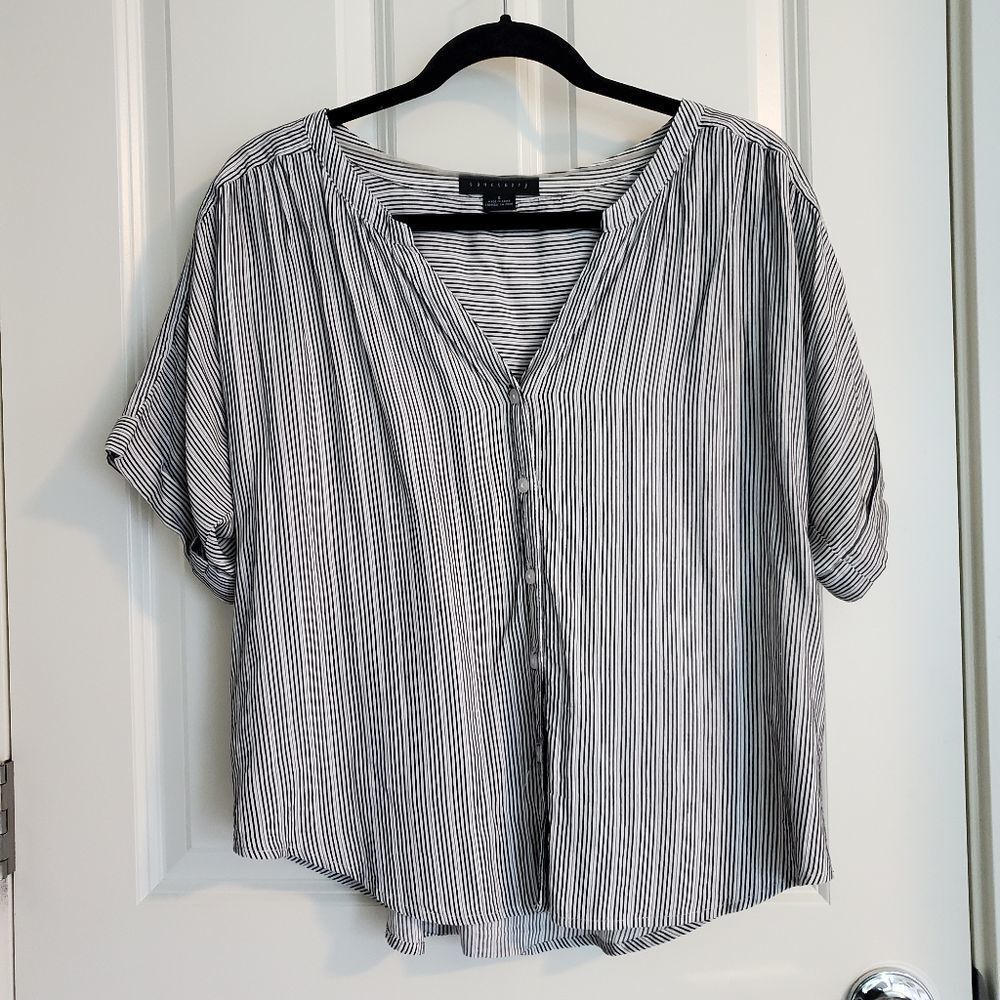 🆕️ NWOT Sanctuary Button Down Boxy Blouse Small